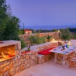 Nautilos Ideales Villa *
